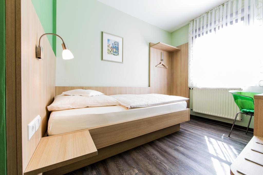 Hotel Zur Post Хайлброн Екстериор снимка