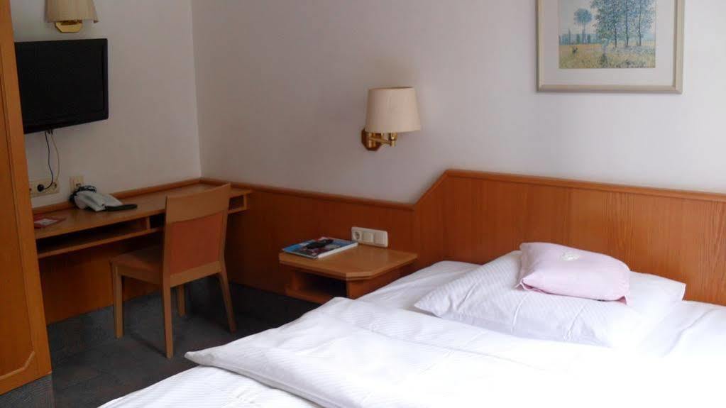 Hotel Zur Post Хайлброн Екстериор снимка