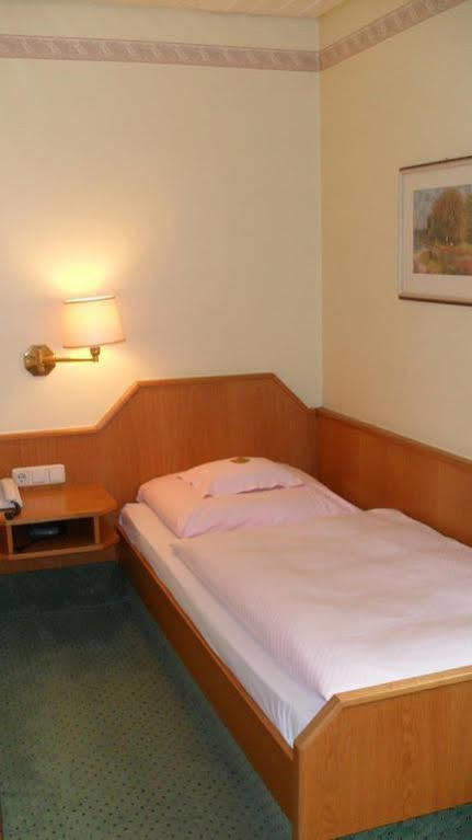 Hotel Zur Post Хайлброн Екстериор снимка